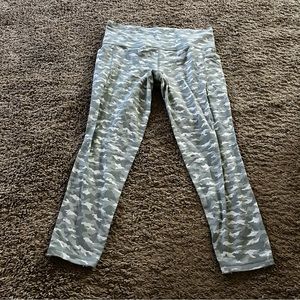 Athleta salutation stash leggings size L